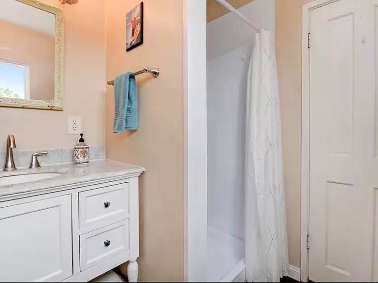 3112 Oliphant St — Photo 16