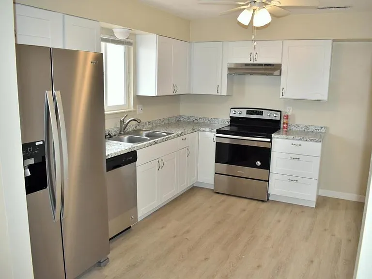 6829 Western Pl — Photo 2