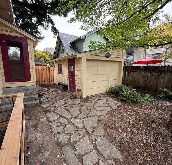 7824 SE 11th Ave — Photo 4