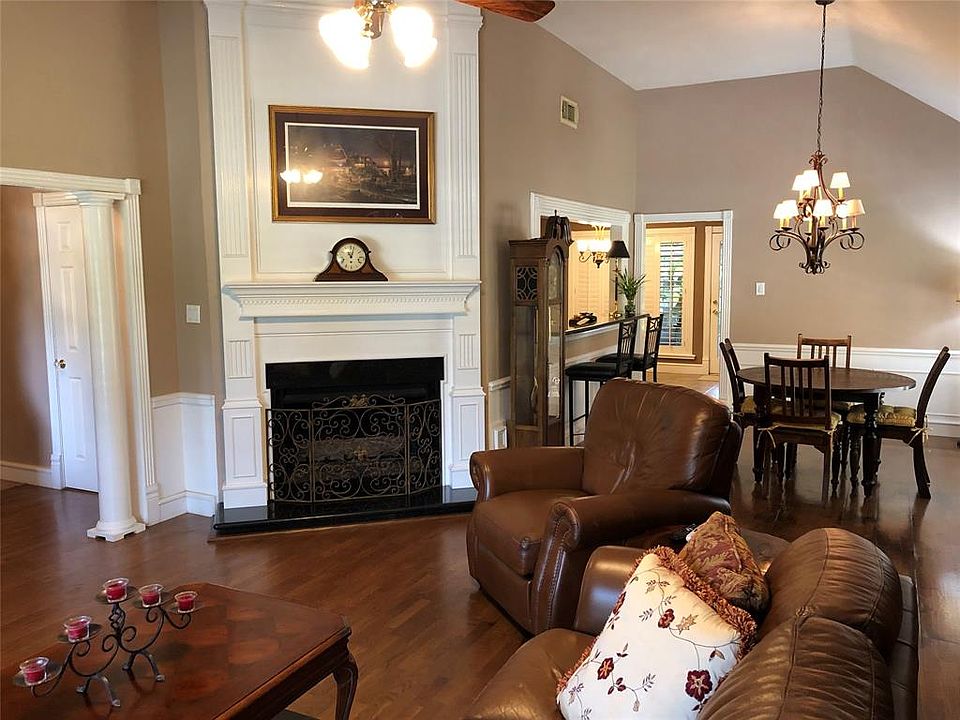 1st image of 2114 Royal Oaks Dr