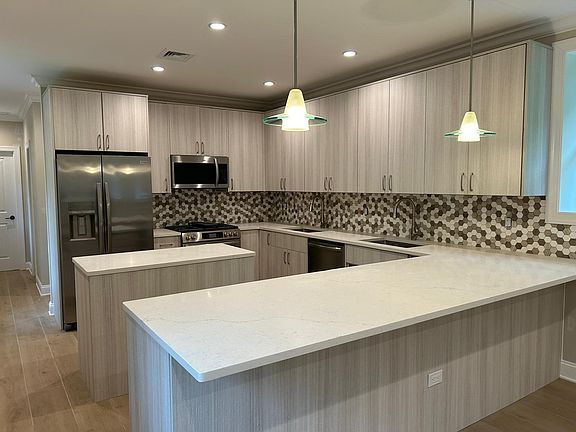 4th image of 4821 Arlington Ave #Townhouse