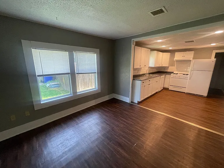 701 N University Blvd — Photo 8