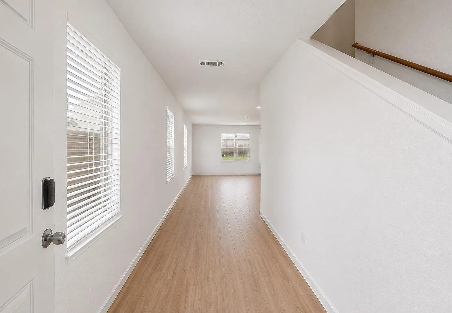 4 bed, 2.5 bath, 2278 sqft, $2,295 — Photo 3