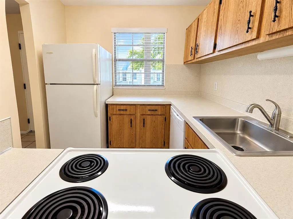 2 bed, 2.0 bath, 1100 sqft, $1,700 — Photo 4