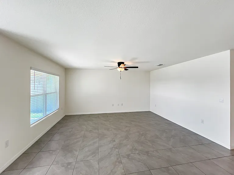 5563 SW 43rd Ct — Photo 6