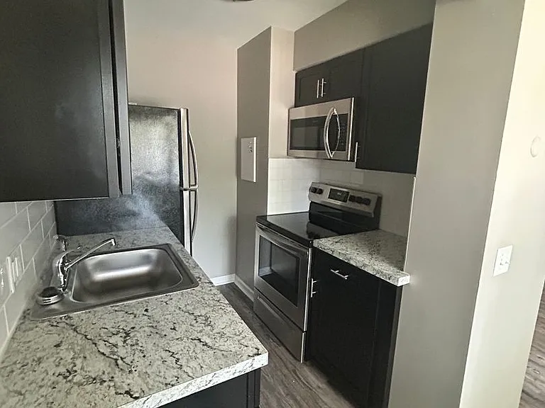4101 Harvest Ln — Photo 7