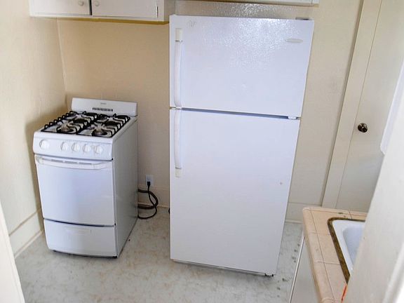 4th image of 2402 E 5th St APT 1