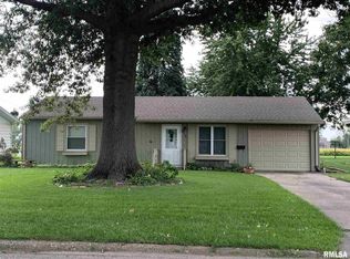 1320 E Elm St, Canton, IL 61520