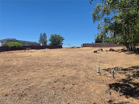 3rd image of 661 Baker Dr