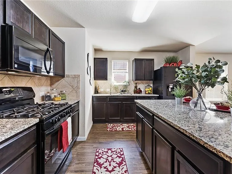 222 Camellia Dr — Photo 6