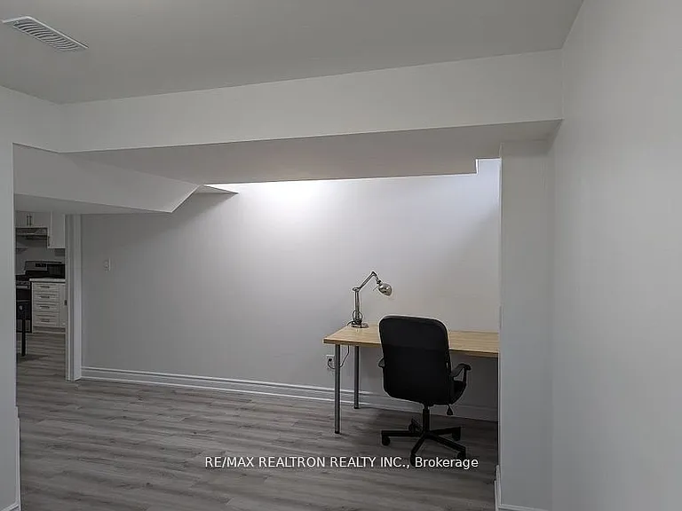 8 Queen Isabella Cres #LOWER — Photo 12