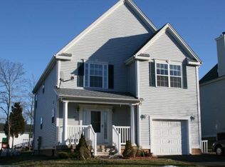 43 Gilbert Ln, Branford, CT 06405