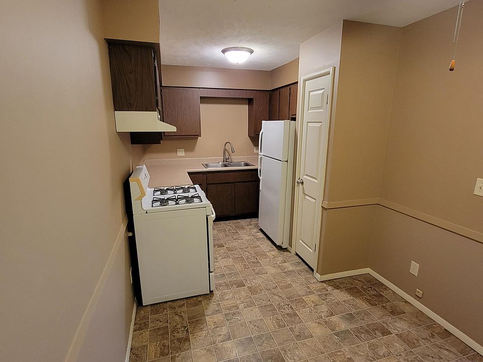 1st image of 2602 S 70th St #8