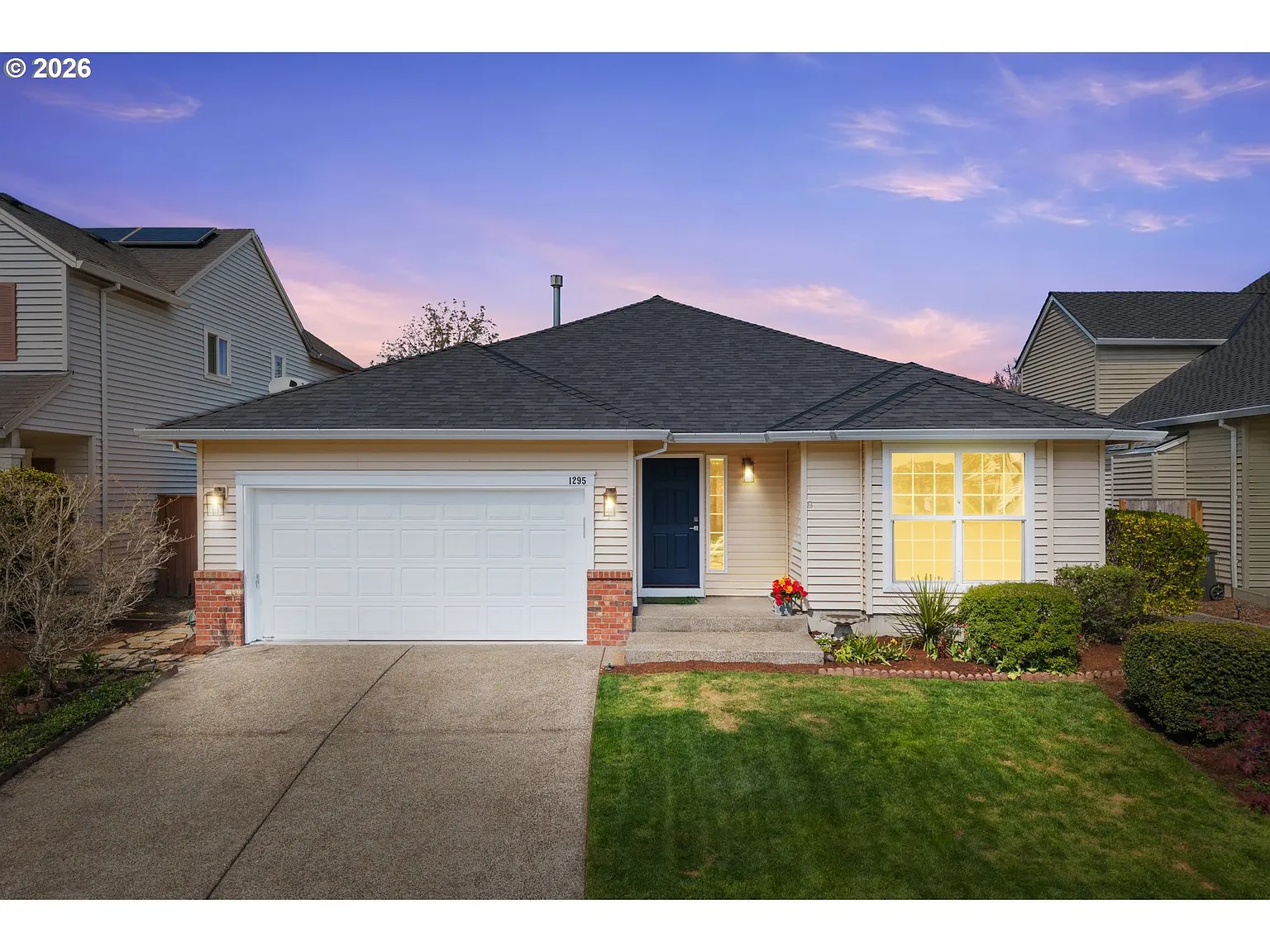 1295 NE Setting Sun Dr photo 1