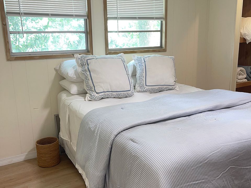 1st image of 206 NW Gwen Lake Ave APT 101