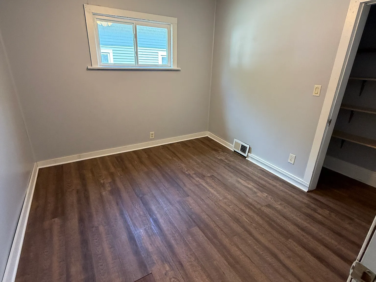 4 bed, 1.5 bath, 819 sqft, $1,400 — Photo 3