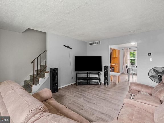 2nd image of 10 Mitnick Ct