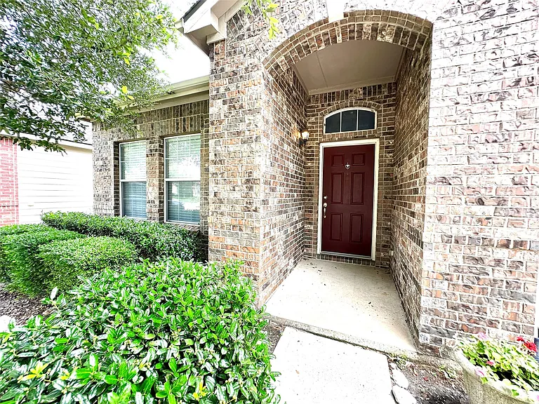 24219 Cornell Park Ln — Photo 4