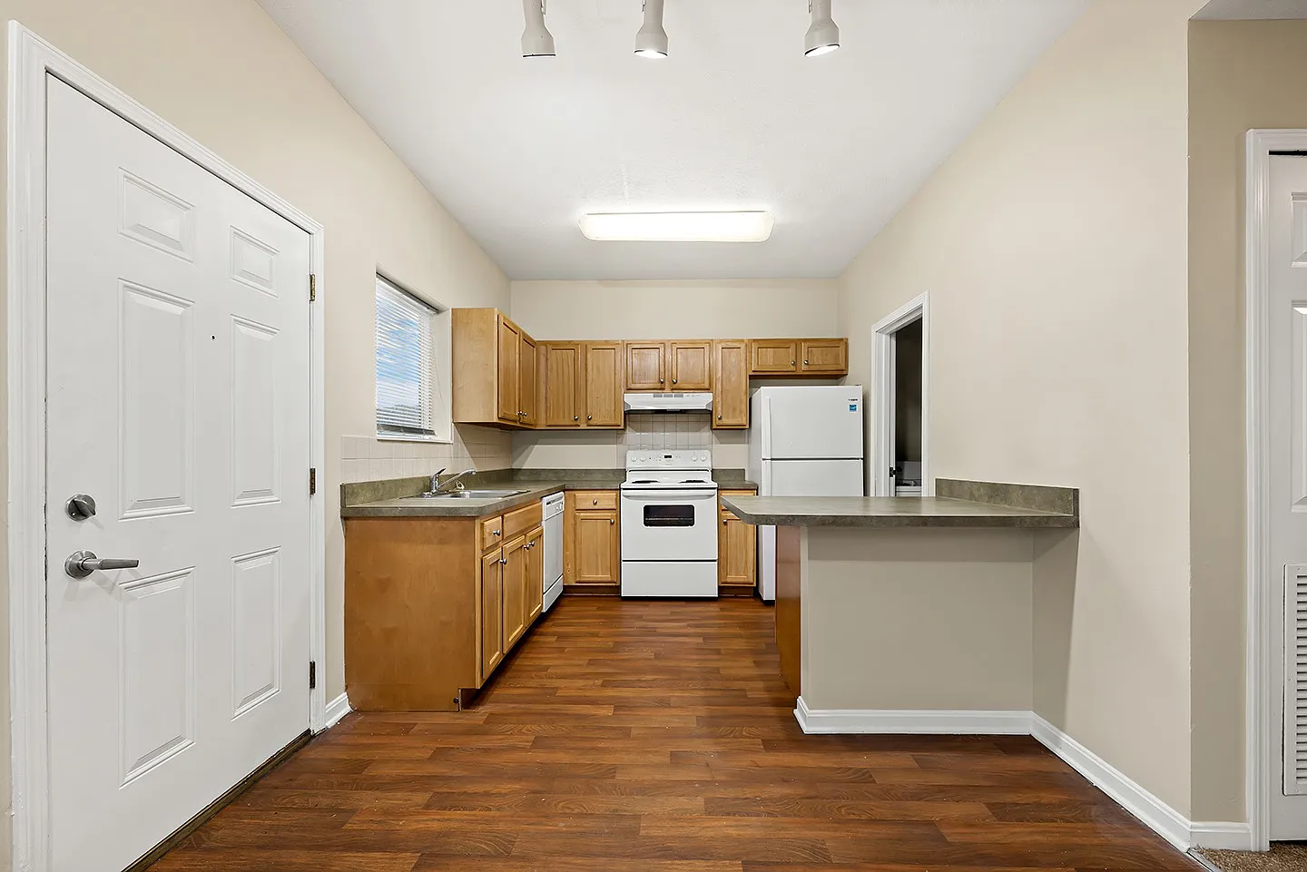 Tremont Pointe Apartments — Photo 4