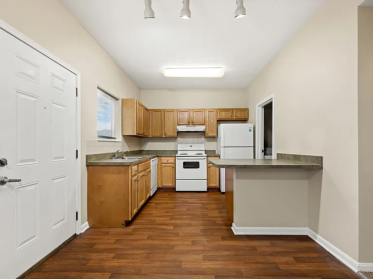 Tremont Pointe Apartments — Photo 4