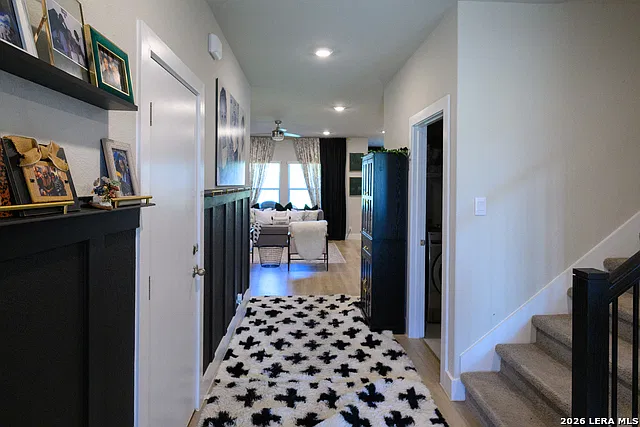 4 bed, 3.0 bath, 2391 sqft, $2,800 — Photo 2