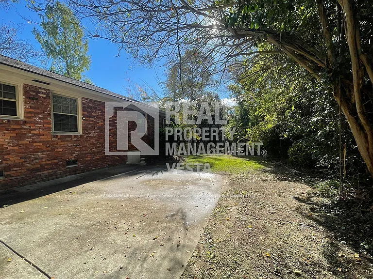 240 Candler Dr — Photo 18