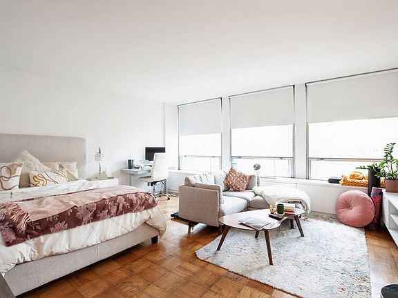 3rd image of 300 E 33rd St APT 17H