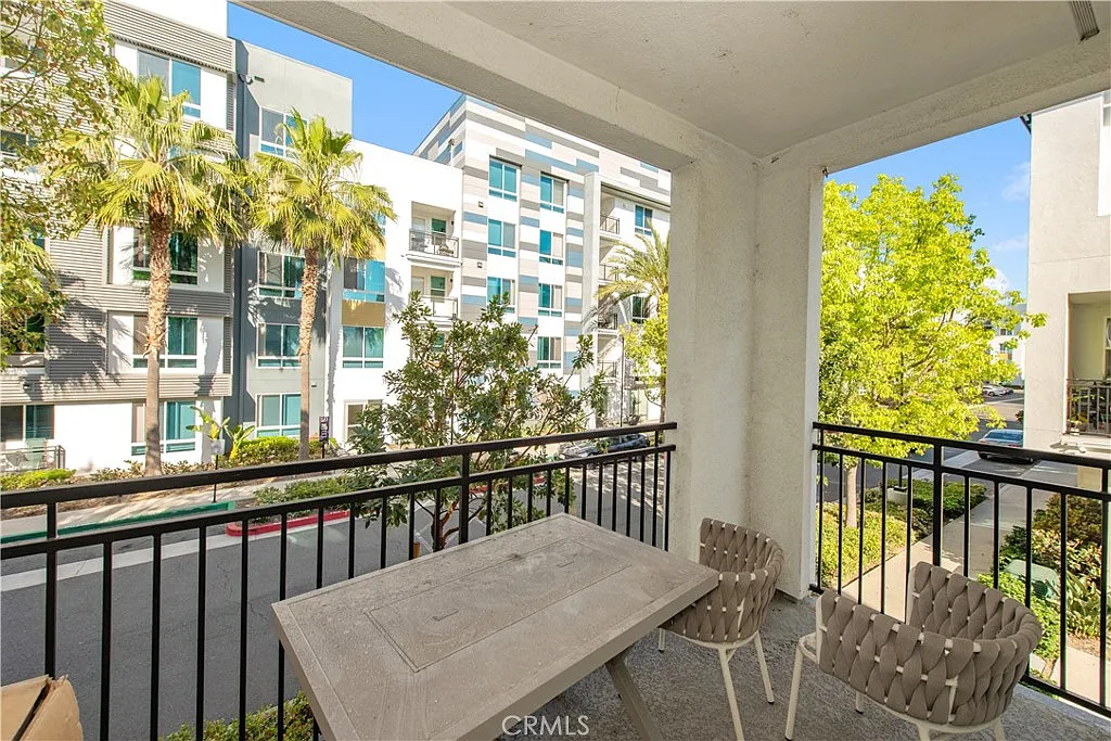 2 bed, 2.5 bath, 1245 sqft, $4,500 — Photo 4