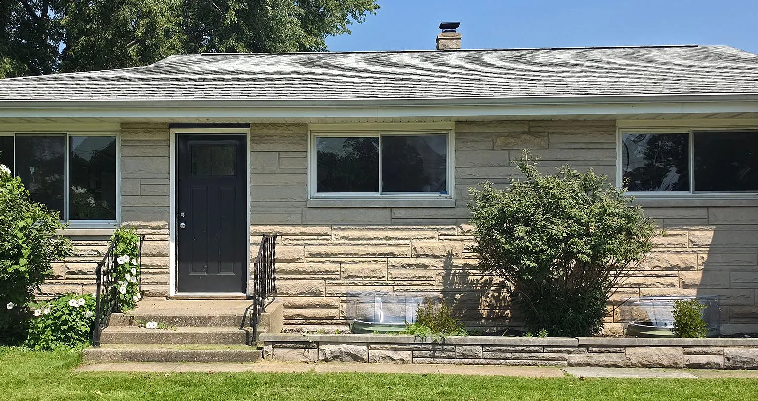 Spacious 3BR/2BA Home with Finished Basement, Bonus Room & Fenced Backyard in Mishawaka — Photo 2