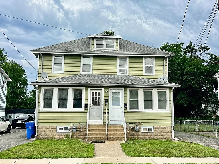 25 College Ave #B — Photo 1