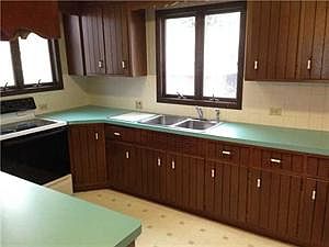 4th image of 6085 East Ave
