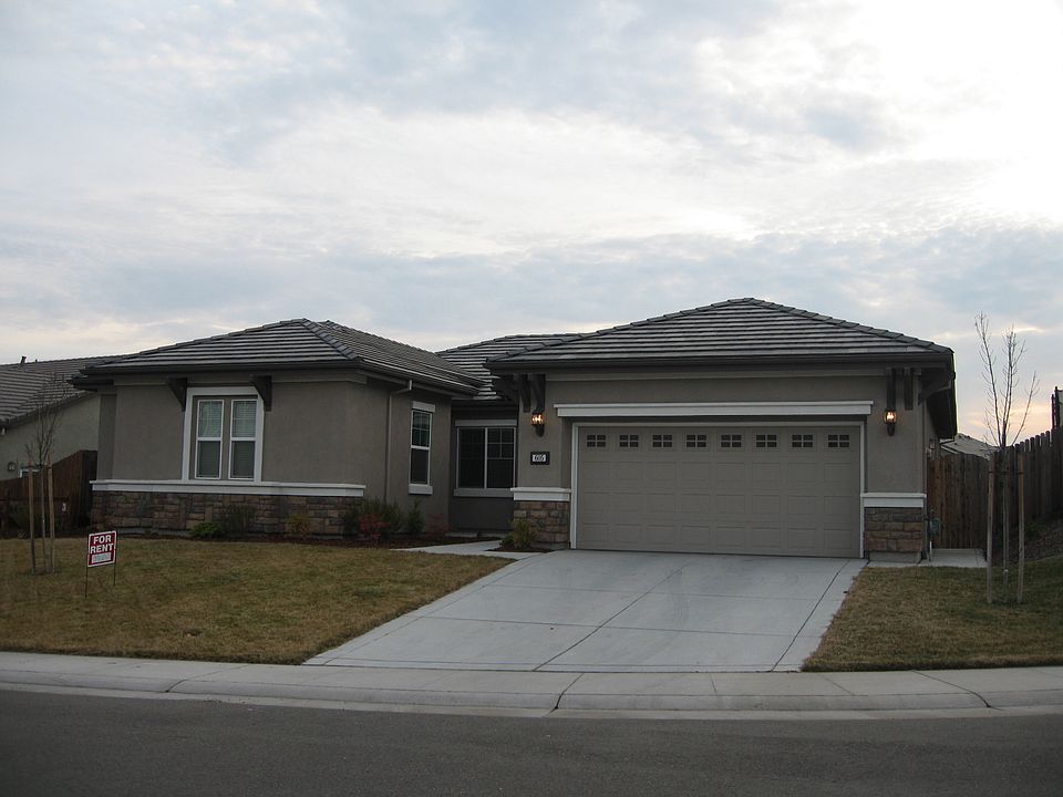 1st image of 605 Bellarine Ct