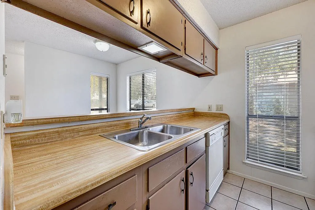 2 bed, 2.0 bath, 900 sqft, $1,695 — Photo 1
