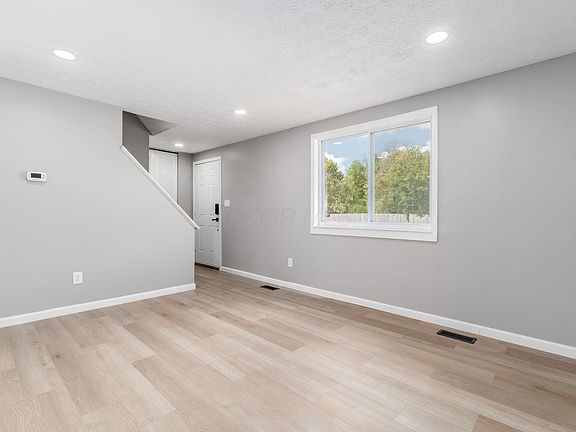 4th image of 1095 Belle Meade Pl