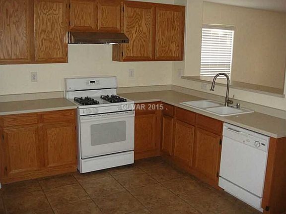 3rd image of 31 Manor Hill Ave
