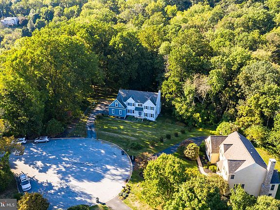 5th image of 205 Oxford Hill Ln