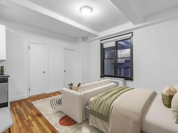 208 W 23rd St, New York, NY