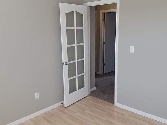 3rd image of 222 Kensal Ct
