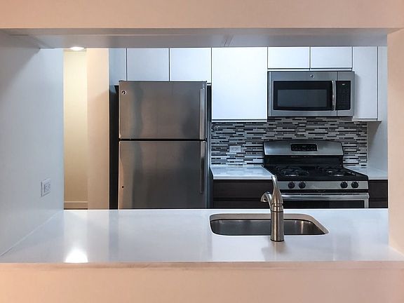 3rd image of 87 Delancey St #5D