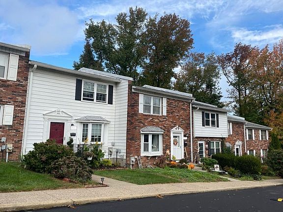 4th image of 419 Rutgers Ct