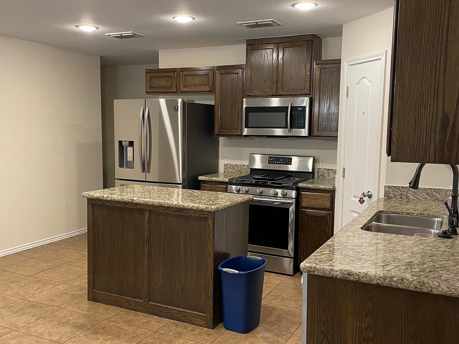 4 bed, 1612 sqft, $2,200 — Photo 4