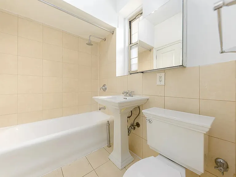 266 Washington Ave #B18 — Photo 5