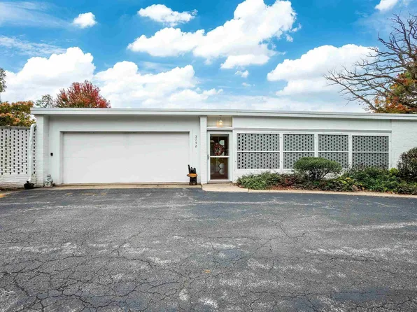 3752 47th Street Dr, Moline, IL 61265