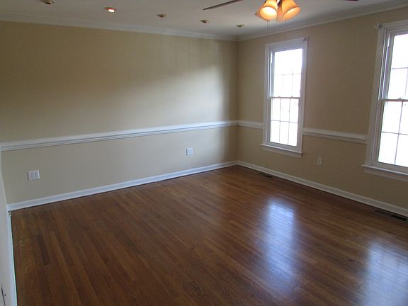 Living Room/Hardwood Floors
