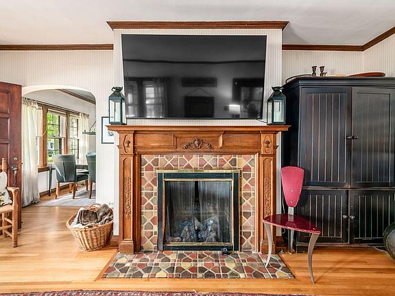 5th image of 256 Montrose Way
