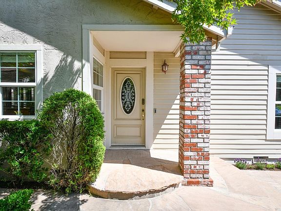 3rd image of 2555 Edgewater Drive