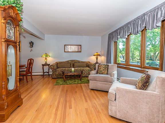 5th image of 112 Montclare Ln