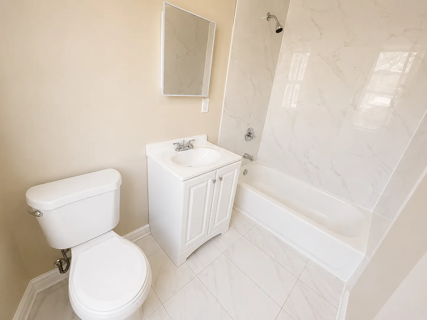 3 bed, 1200 sqft, $2,045 — Photo 4