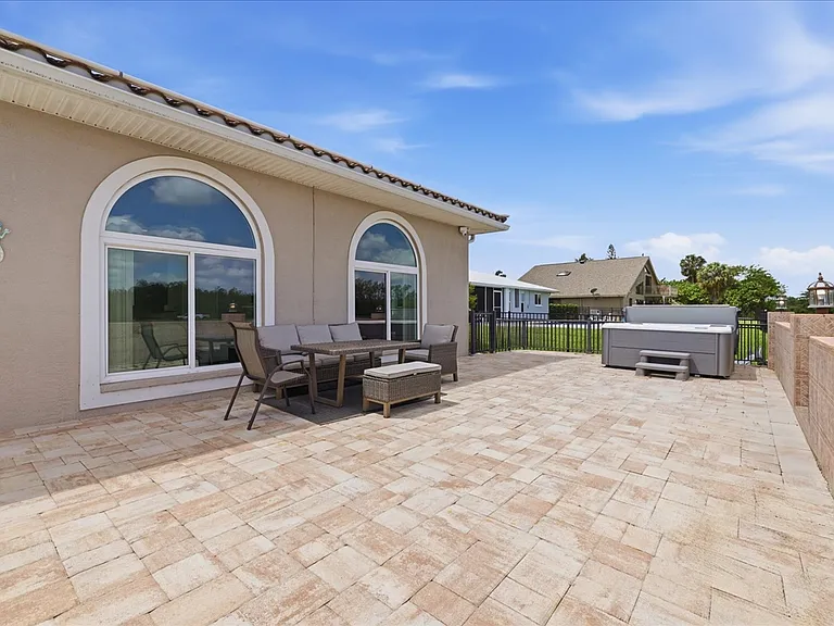2371 Coral Point Dr — Photo 37