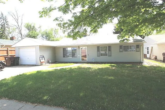319 Sauk Trl photo 1
